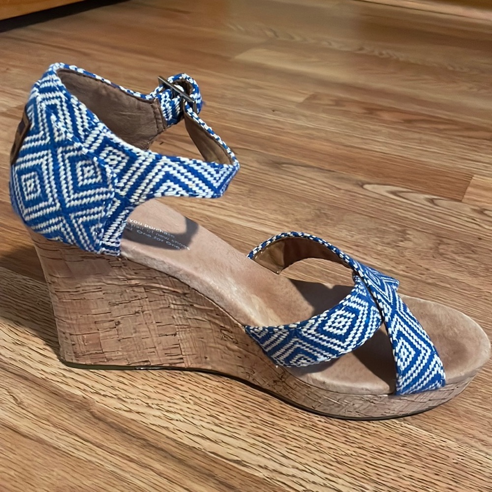 Strappy wedge ink woven diamond shoes